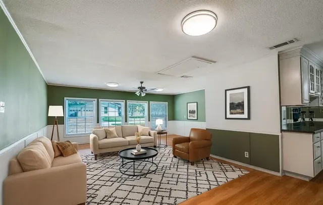 $380,000 | 1501 Ridgeview Drive, Arlington, TX 76012