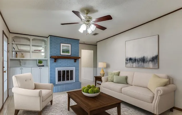 $380,000 | 1501 Ridgeview Drive, Arlington, TX 76012