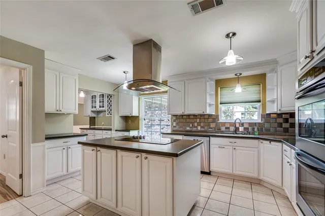 $380,000 | 1501 Ridgeview Drive, Arlington, TX 76012