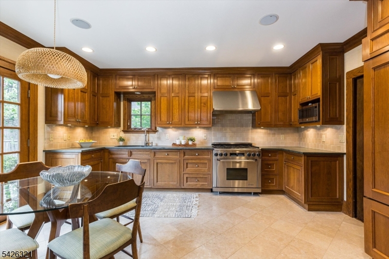 13 Ferncliff Terrace Glen Ridge, NJ 07028 - Photo 16 of 48