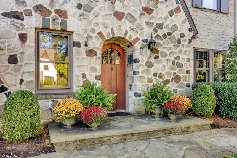 13 Ferncliff Terrace Glen Ridge, NJ 07028 - Photo 3 of 48