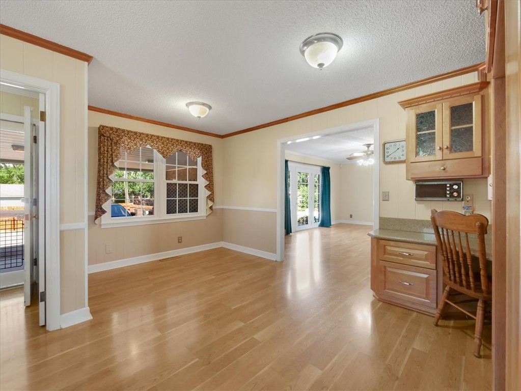 808 West Greer Street Honea Path, SC 29654 - Photo 25 of 48 Breakfast nook