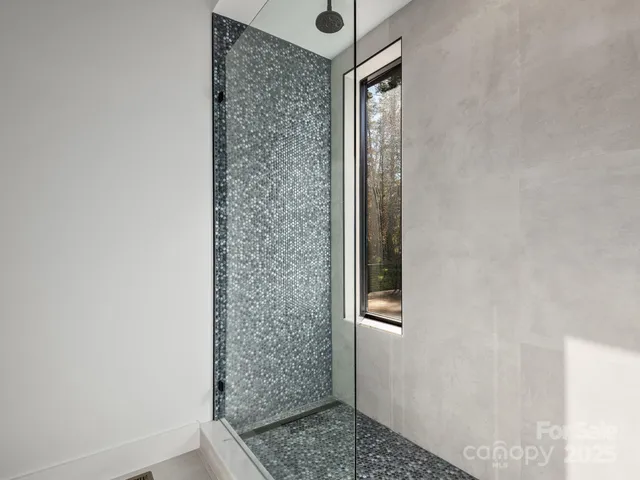 $1,100,000 | 87 Verbania Rd Mills River, Mills River, NC 28759