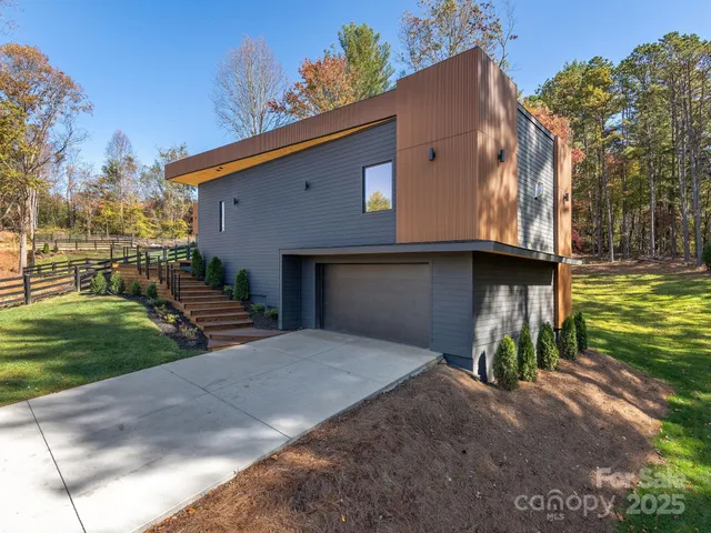 $1,100,000 | 87 Verbania Rd Mills River, Mills River, NC 28759