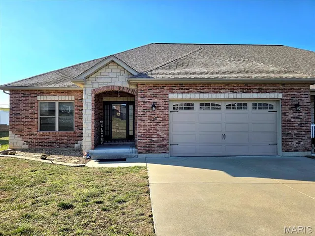 $329,900 | 475 Legacy Lane, Villa Ridge, MO 63089