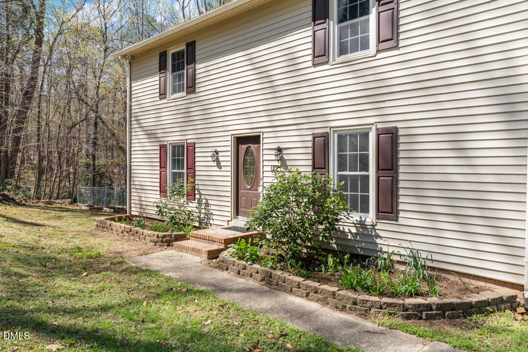 122 Stedwick Place Durham, NC 27712 - Photo 4 of 39 DSC02014