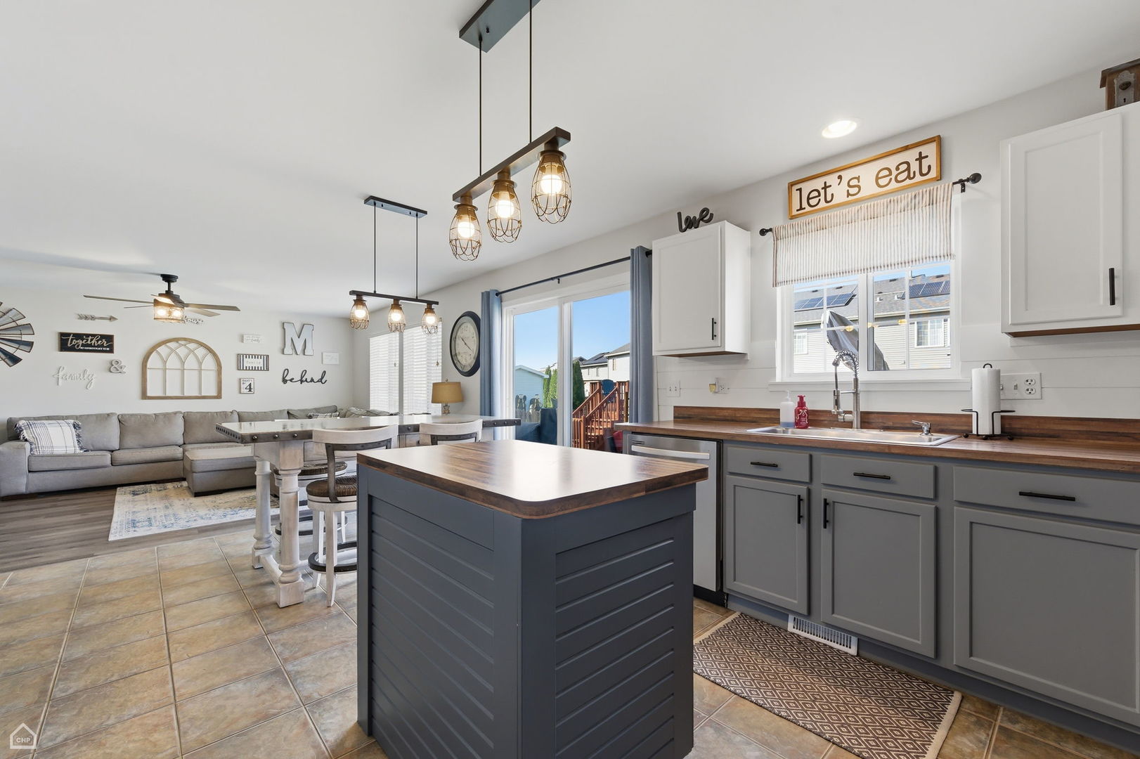 617 Brita Trail Minooka, IL 60447 - Photo 8 of 34 a kitchen with lots of counter top space