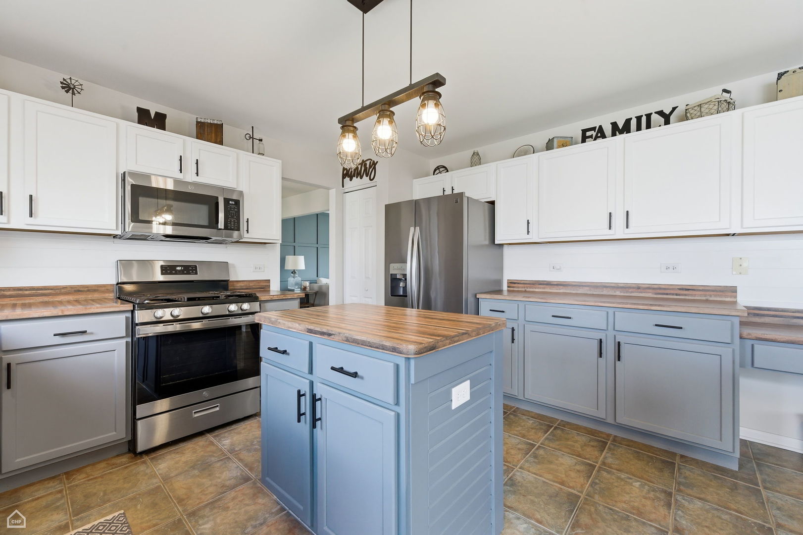 617 Brita Trail Minooka, IL 60447 - Photo 9 of 34 a kitchen with granite countertop cabinets stainless steel appliances and a counter space