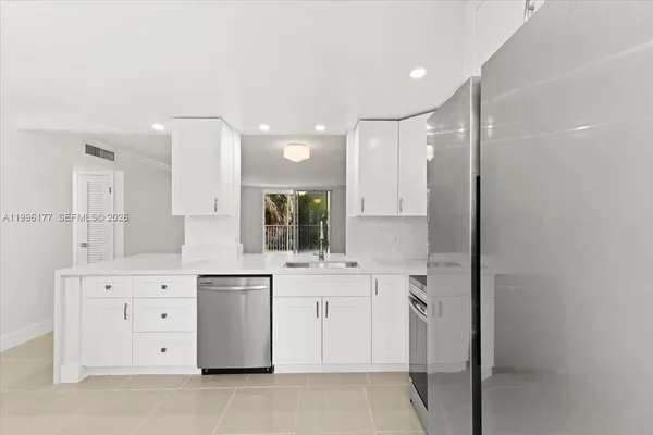 $2,500 | 319 Northeast 14th Avenue, Unit 201, Hallandale Beach, FL 33009