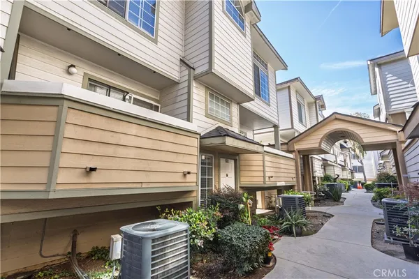 $475,000 | 11150 Glenoaks Boulevard, Unit 160, Pacoima, CA 91331