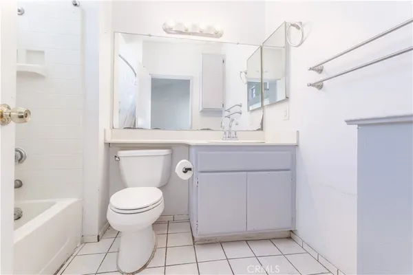 $475,000 | 11150 Glenoaks Boulevard, Unit 160, Pacoima, CA 91331