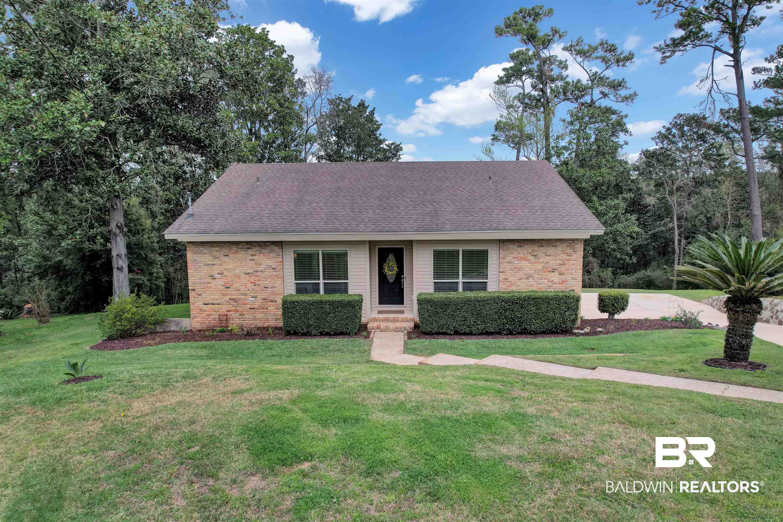 21 Lee Circle Daphne, AL 36527 - Photo 2 of 47