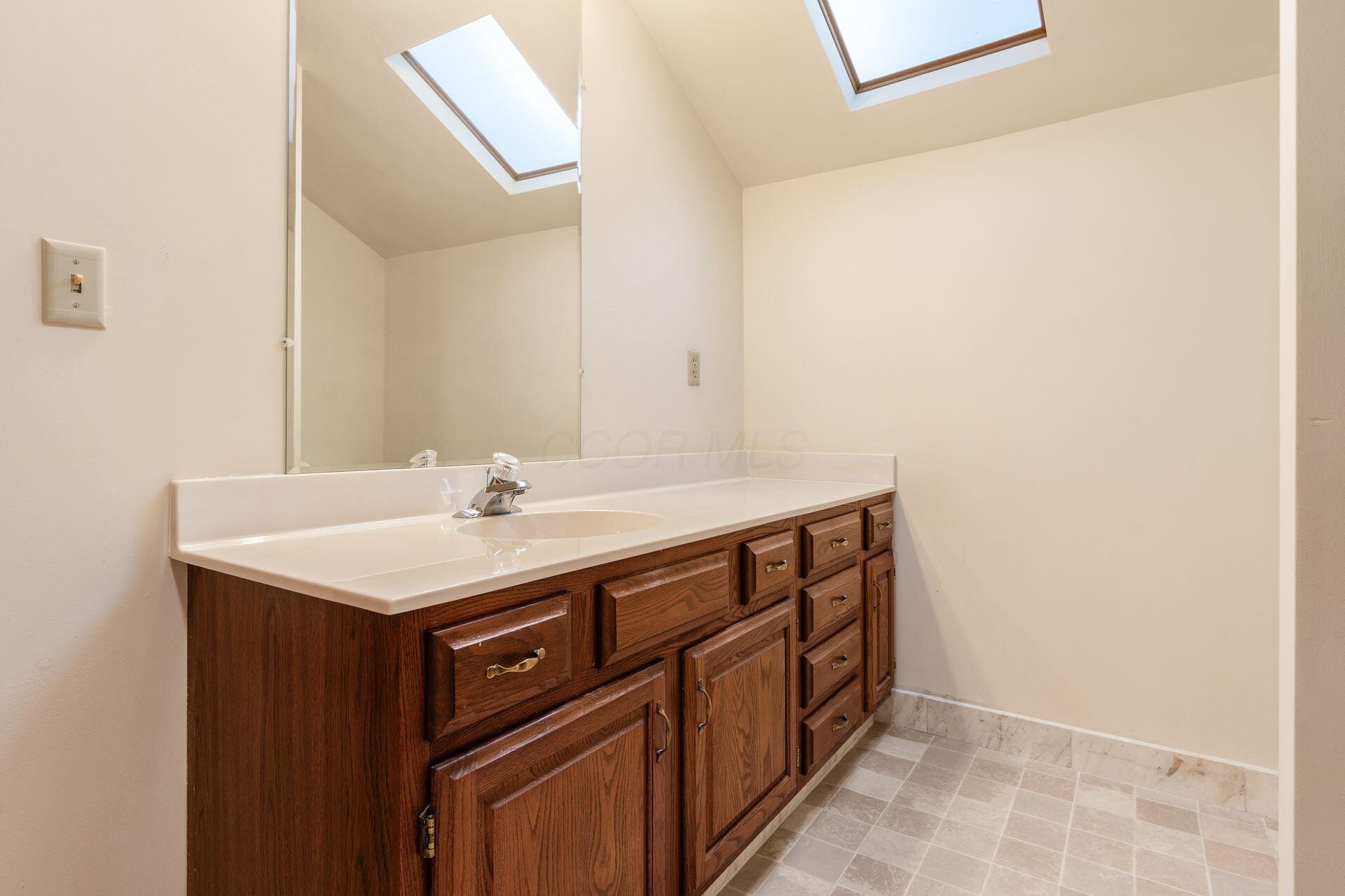 803 Old Farm Road Columbus, OH 43213 - Photo 49 of 97 Third Full Bathroom