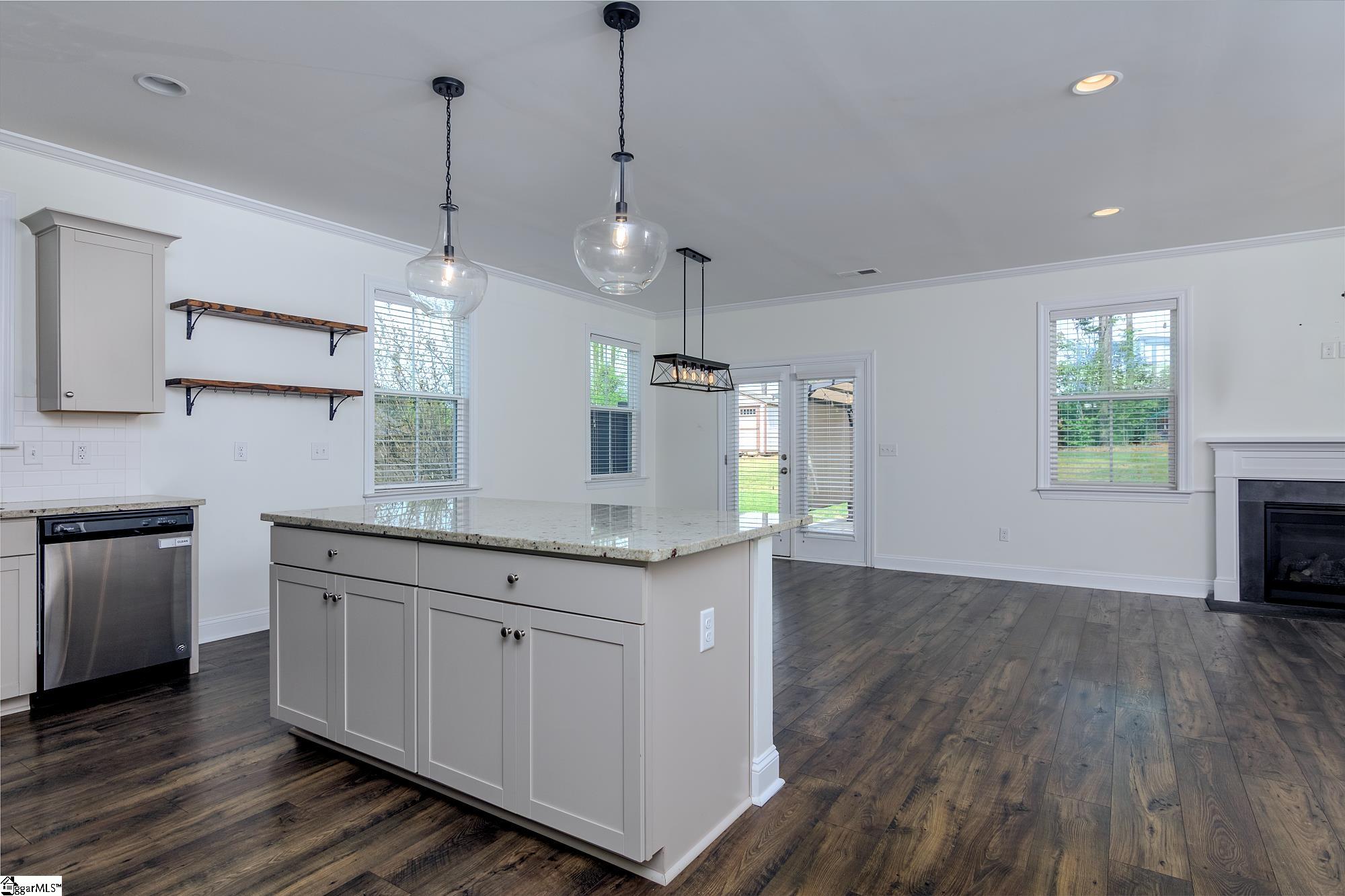 305 Timberland Way Piedmont, SC 29673 - Photo 2 of 38