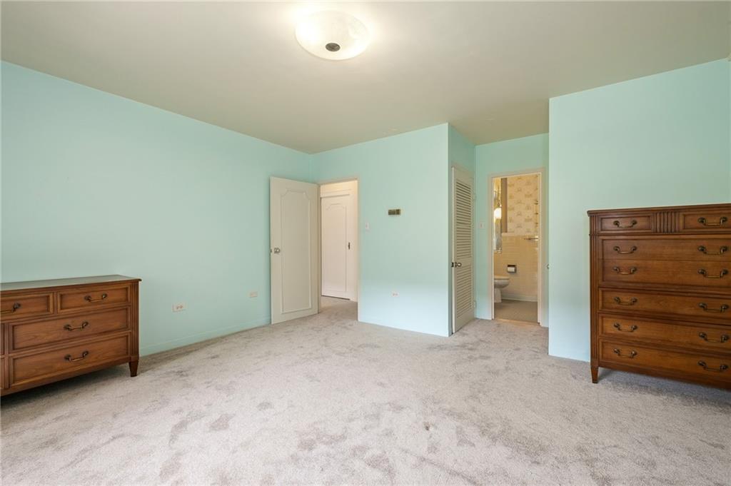 128 North Craig Street, Unit 412 Pittsburgh, PA 15213 - Photo 10 of 17 a view of an empty room with furniture