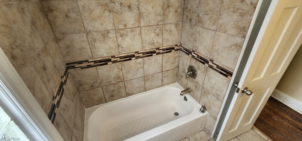 3599 Grosvenor Road Cleveland, OH 44118 - Photo 17 of 25 View of bathroom
