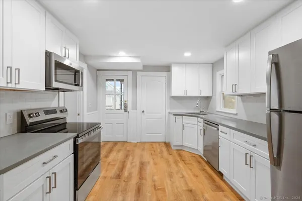 $3,400 | 816 Pacific Street, Stamford, CT 06902