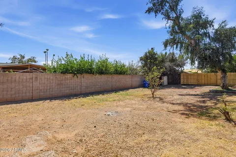 a view of a back yard on the house