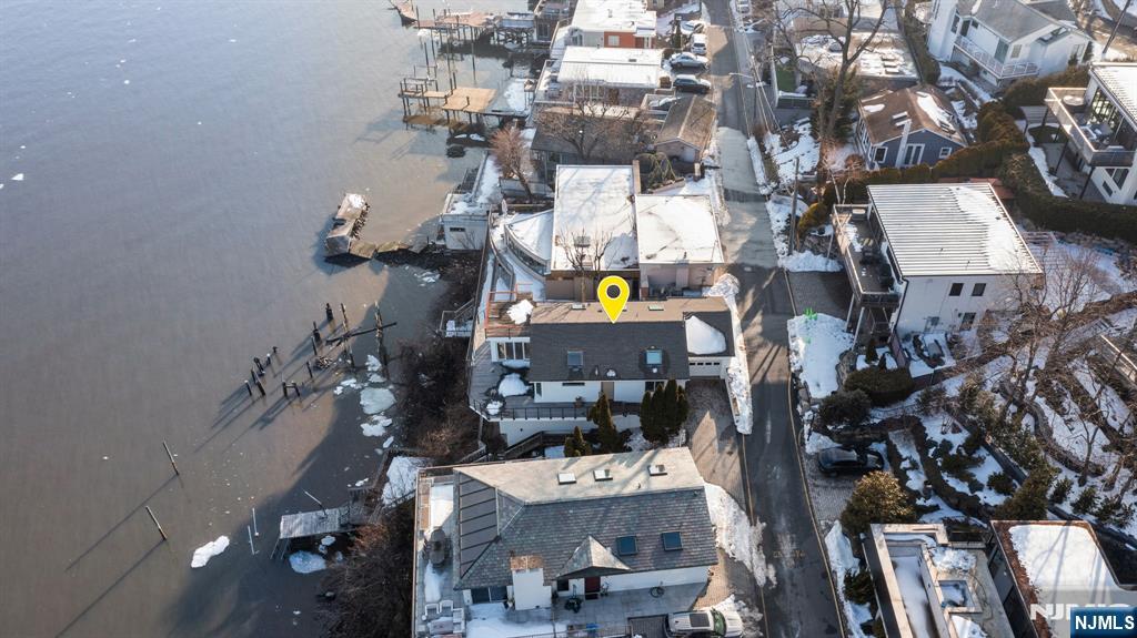 27 Shore Road Edgewater, NJ 07020 - Photo 45 of 48 a city view