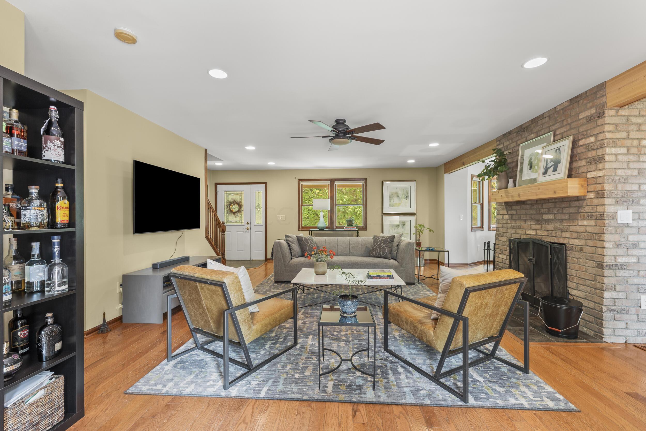 2501 Darling Road Blacklick, OH 43004 - Photo 9 of 59 10_living room 03