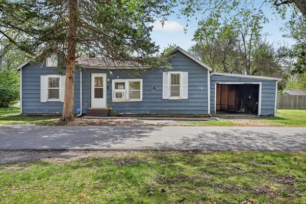 $46,900 | 822 West Kennicott Street, Carbondale, IL 62901