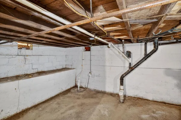 $46,900 | 822 West Kennicott Street, Carbondale, IL 62901