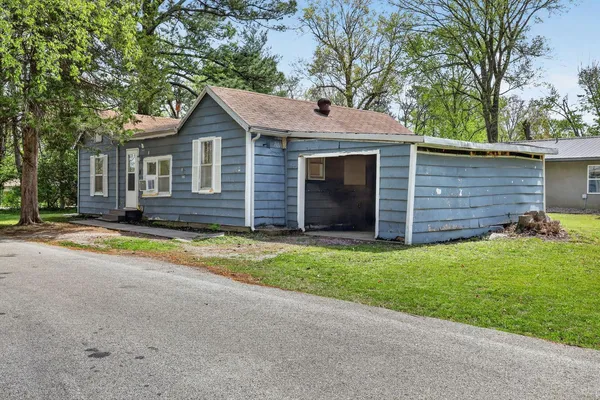 $46,900 | 822 West Kennicott Street, Carbondale, IL 62901