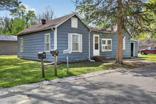 $46,900 | 822 West Kennicott Street, Carbondale, IL 62901