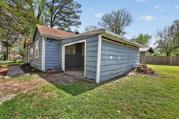 $46,900 | 822 West Kennicott Street, Carbondale, IL 62901