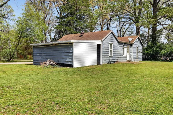$46,900 | 822 West Kennicott Street, Carbondale, IL 62901
