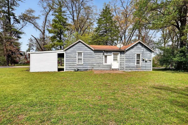$46,900 | 822 West Kennicott Street, Carbondale, IL 62901