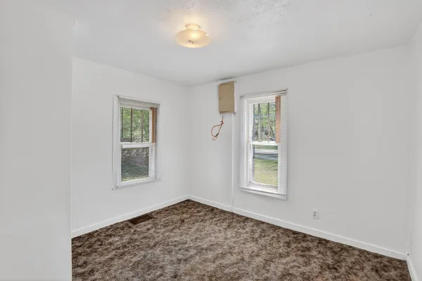 $46,900 | 822 West Kennicott Street, Carbondale, IL 62901