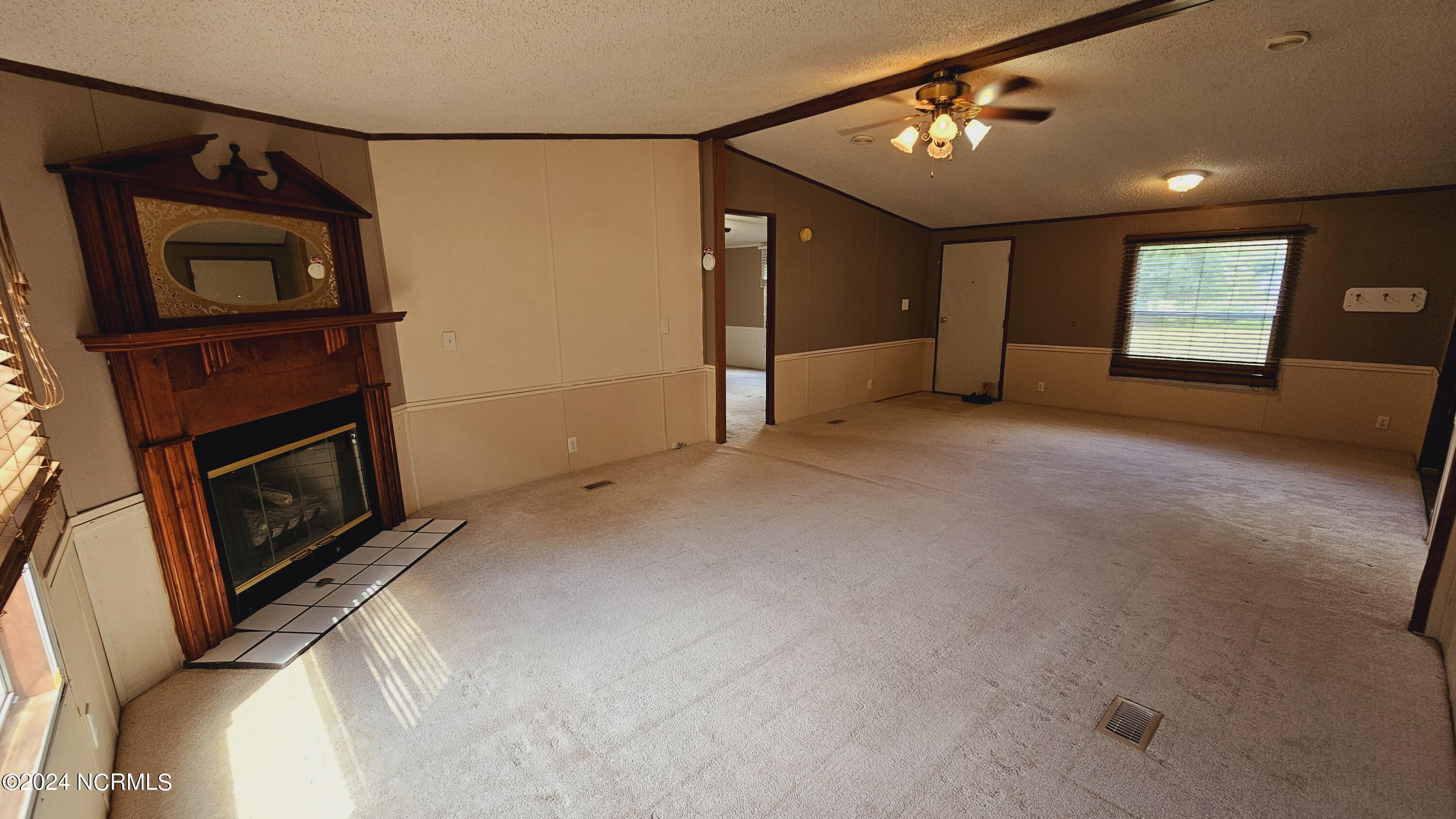 710 Briarneck Road, Unit 2 Jacksonville, NC 28540 - Photo 3 of 21 Living Room 2