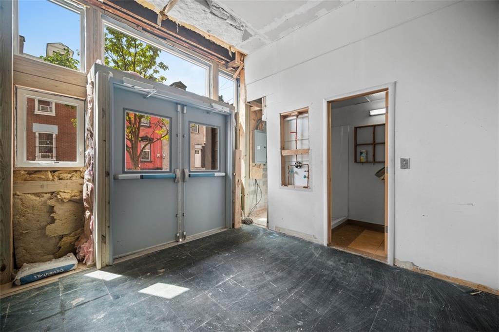 23 Seneca Street Pittsburgh, PA 15219 - Photo 24 of 38