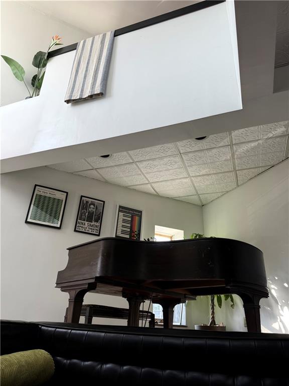 23 Seneca Street Pittsburgh, PA 15219 - Photo 5 of 38 a view of furniture and cabinet