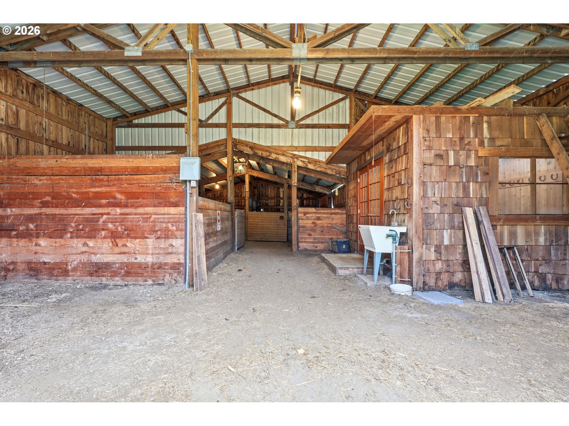 29870 South Dhooghe Road Colton, OR 97017 - Photo 40 of 48 a view of a garage