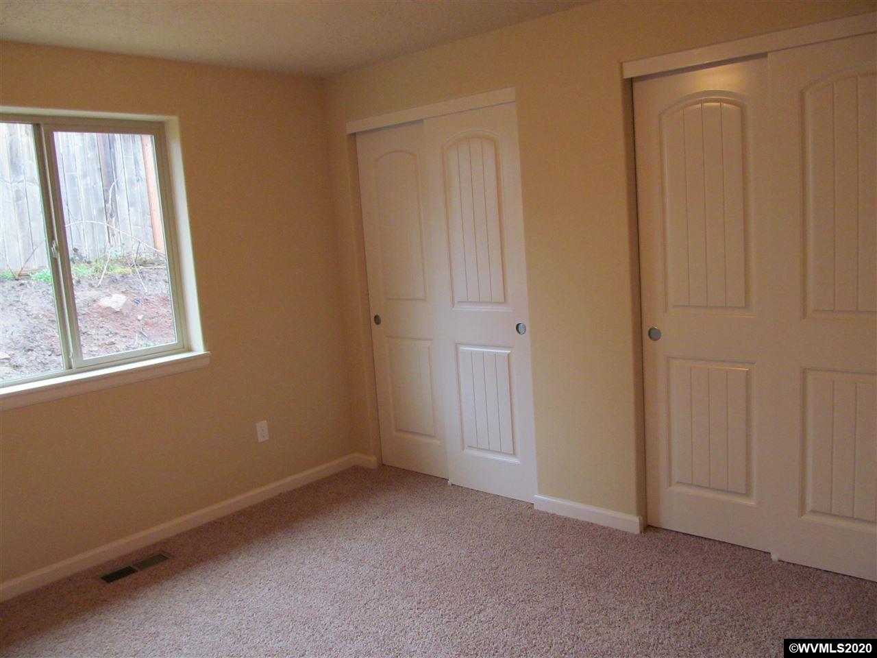 1952 Southwest 13th Avenue Albany, OR 97321 - Photo 6 of 14
