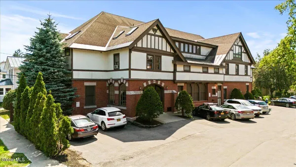 $699,999 | 37 Clark Street, Unit 6, Saratoga Springs, NY 12866