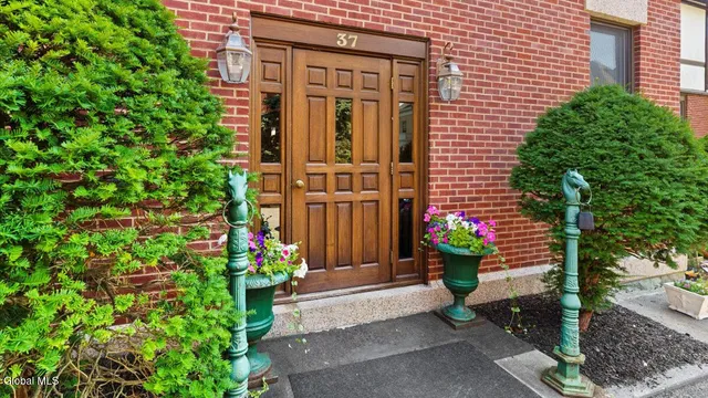 $750,000 | 37 Clark Street, Unit 6, Saratoga Springs, NY 12866
