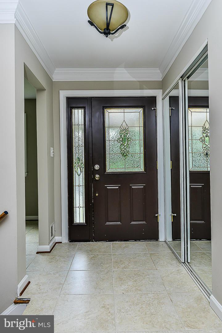 2520 Rambling Road Vienna, VA 22181 - Photo 2 of 22 Interior (General)