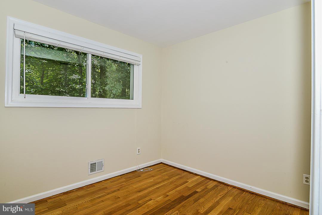 2520 Rambling Road Vienna, VA 22181 - Photo 12 of 22 Bedroom