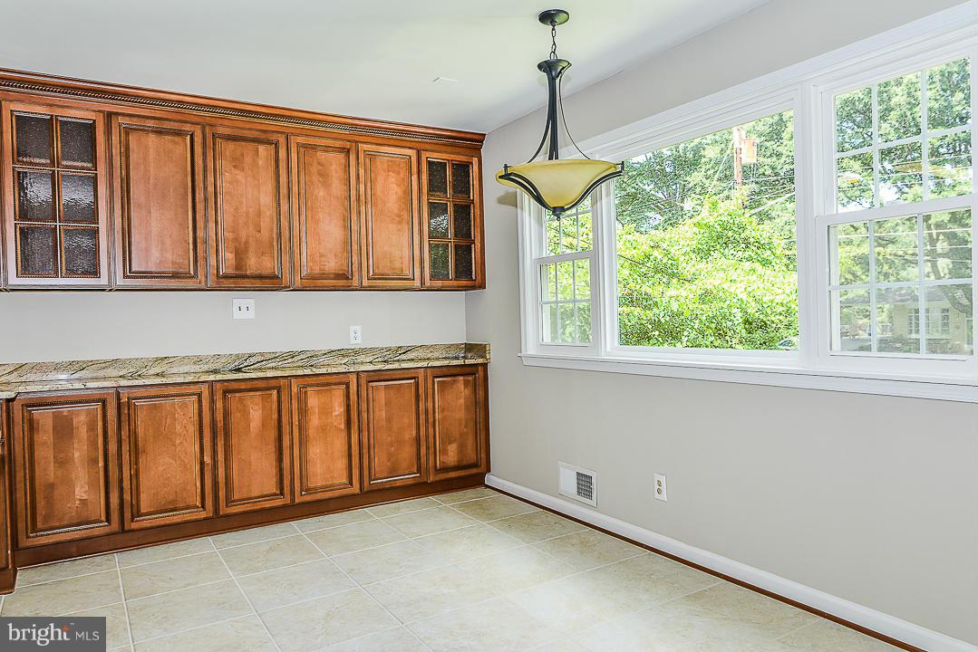 2520 Rambling Road Vienna, VA 22181 - Photo 7 of 22 Kitchen