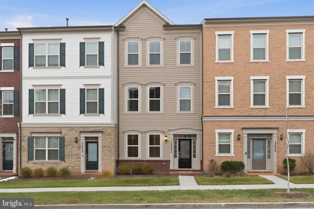 $595,000 | 13606 Harrier Way, Clarksburg, MD 20871