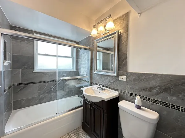 $2,100 | 6273 North Cicero Avenue, Unit B5, Chicago, IL 60646