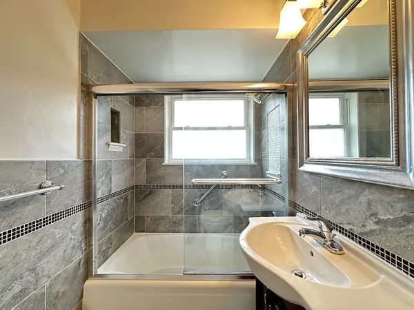 $2,100 | 6273 North Cicero Avenue, Unit B5, Chicago, IL 60646