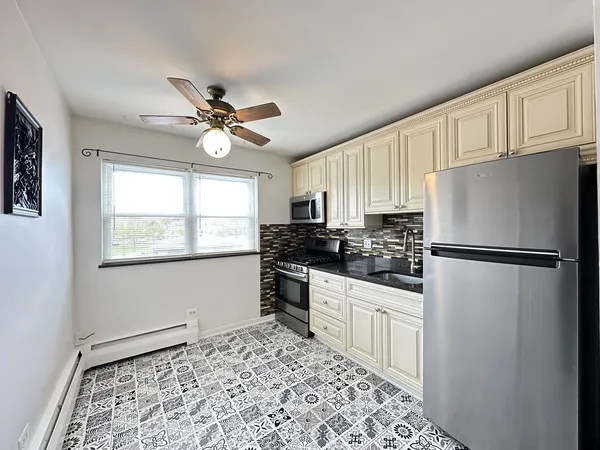 $2,100 | 6273 North Cicero Avenue, Unit B5, Chicago, IL 60646