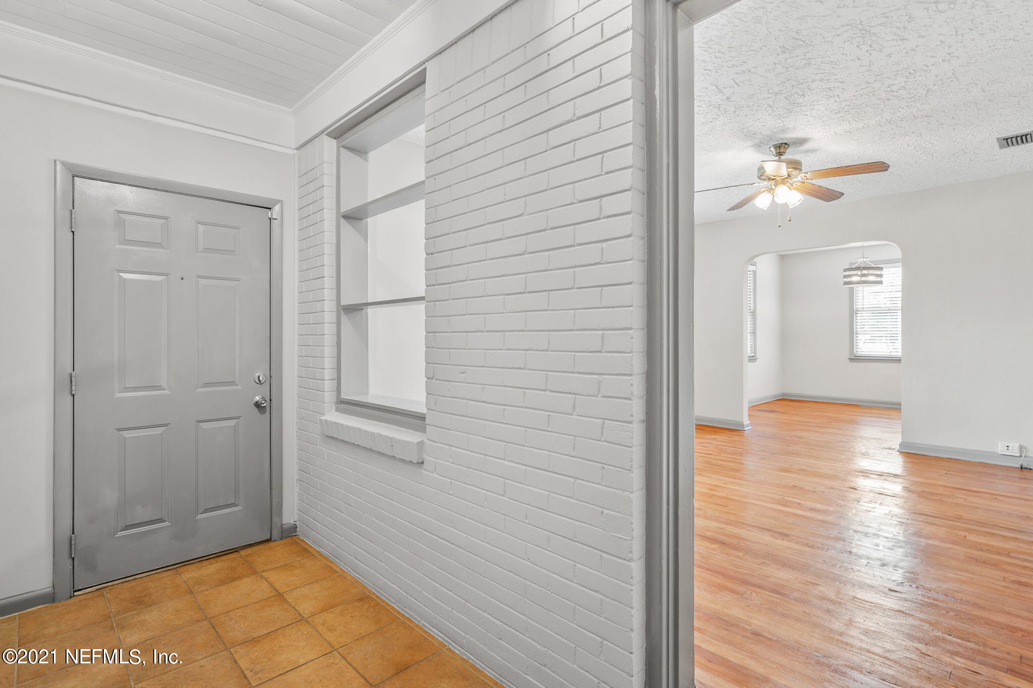 416 Aiken Road Jacksonville, FL 32216 - Photo 5 of 30 entry way