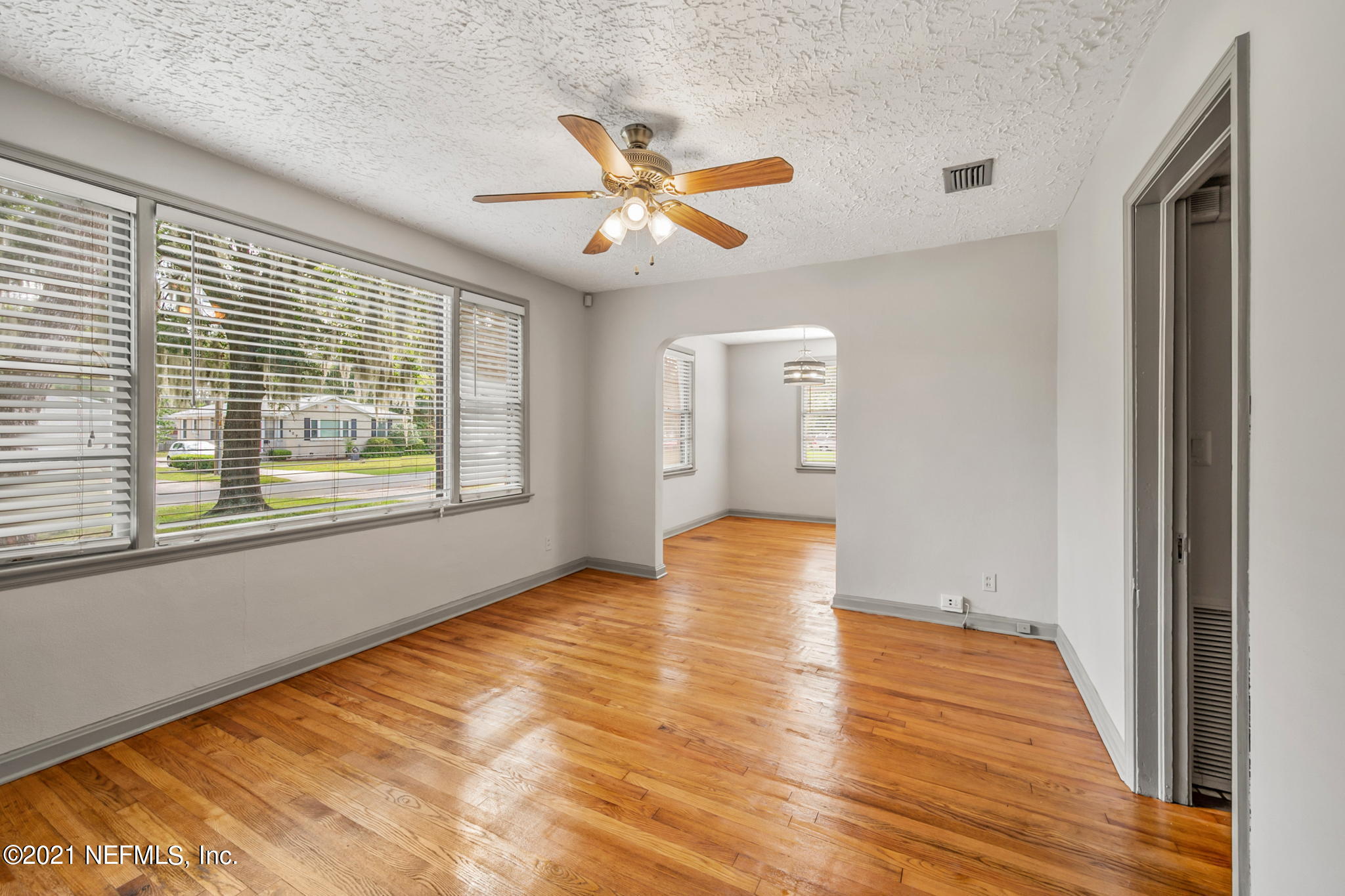 416 Aiken Road Jacksonville, FL 32216 - Photo 6 of 30 family room