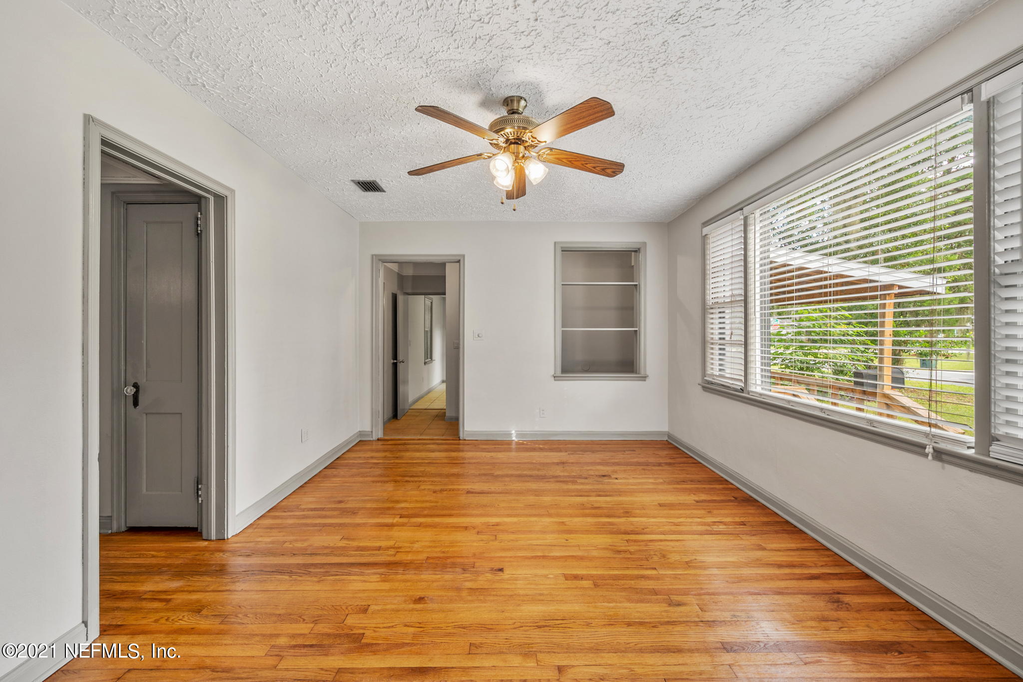 416 Aiken Road Jacksonville, FL 32216 - Photo 7 of 30 family room