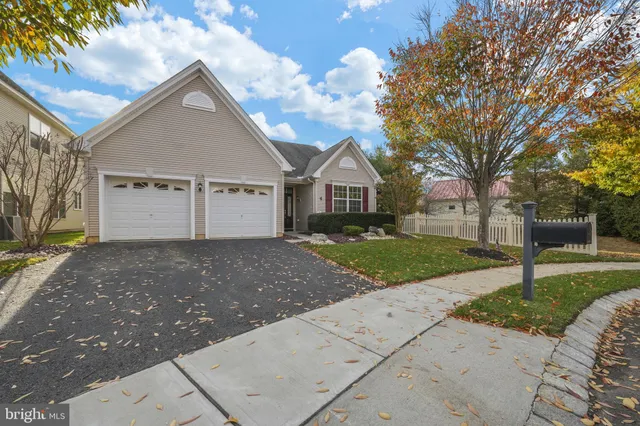 $450,000 | 4 Brakeman Court, Hightstown, NJ 08520